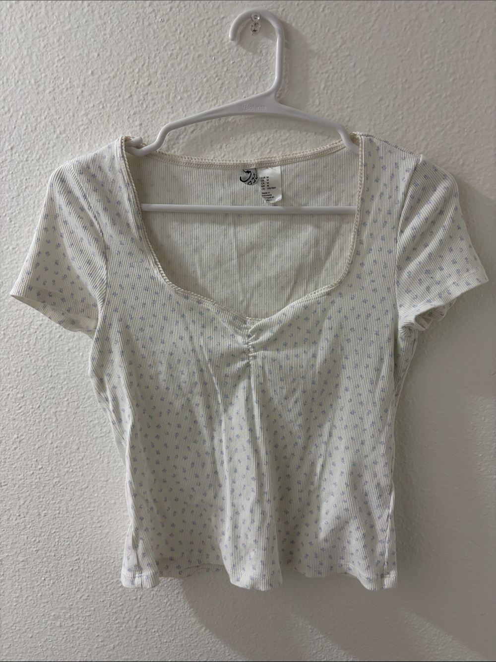 H&M Cream Short Sleeve Scoop Neck Tee with Light Blue Floral Print